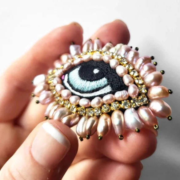 Broche oog roze 5x4cm