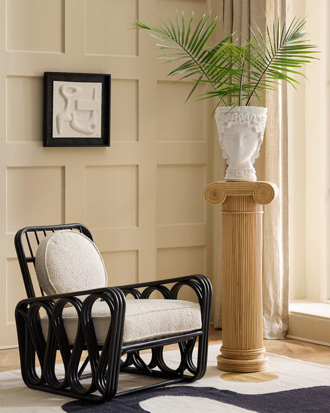 Aphrodite Vase (White)
