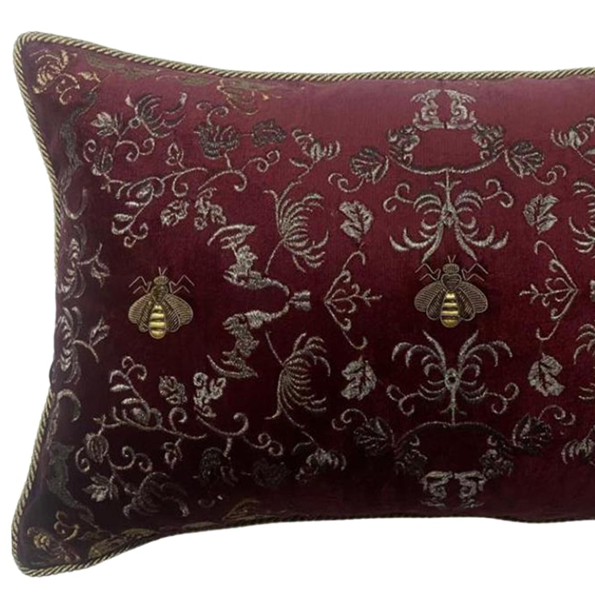 Bordeaux kussen goud borduursel bij
