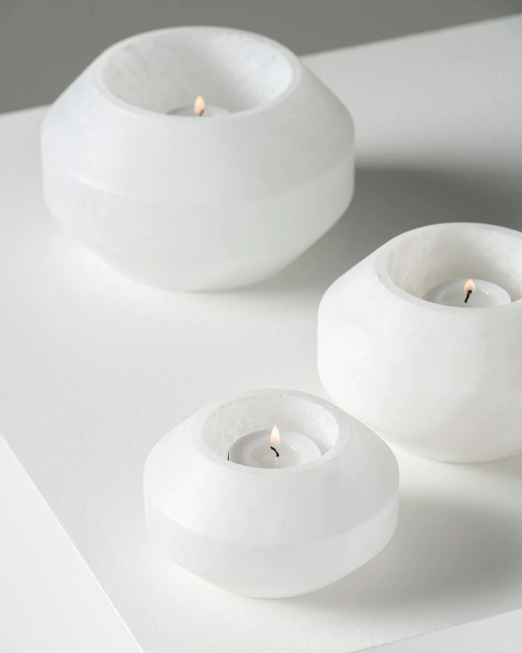 Tealight holder M (White Albaster)