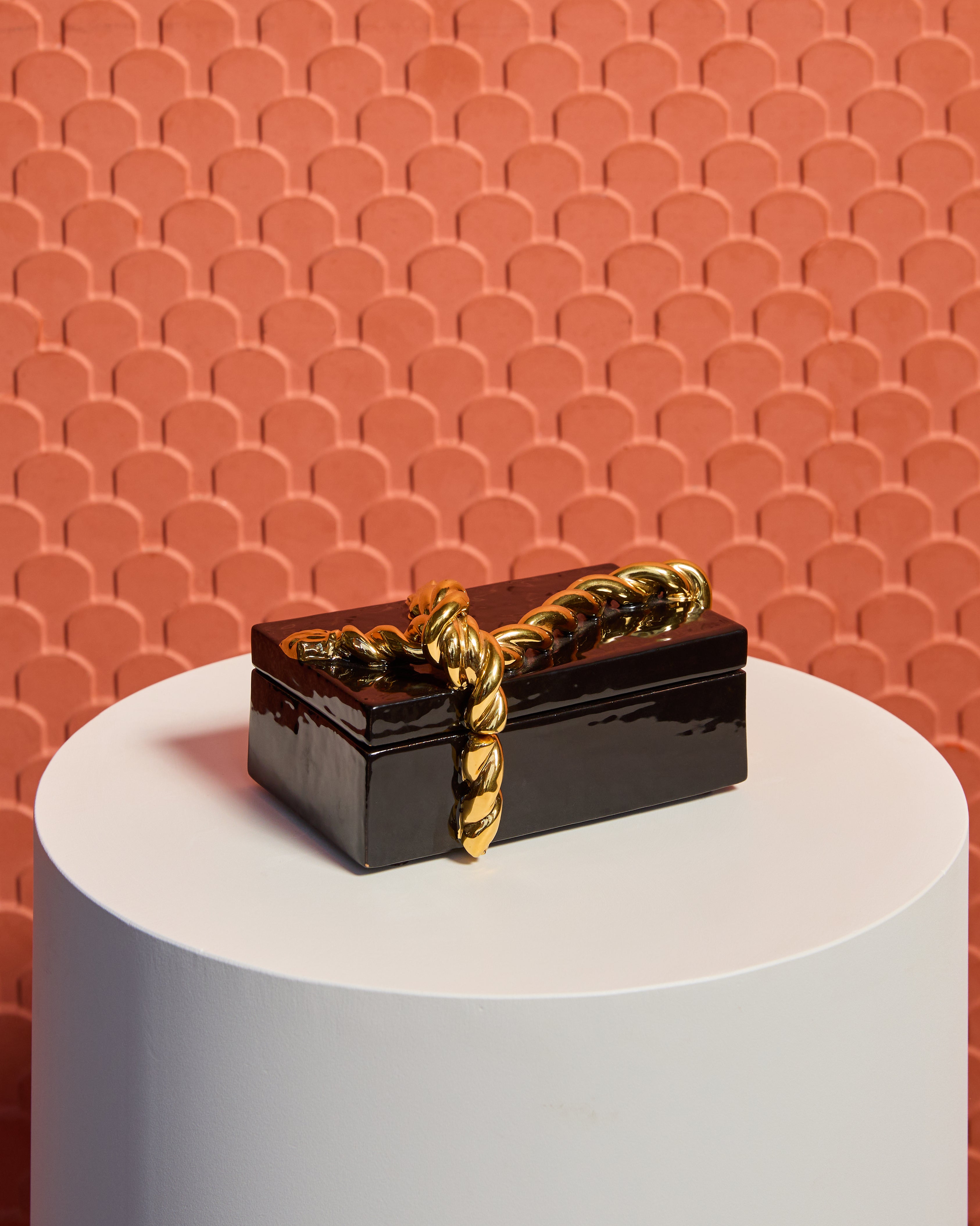Box With Golden Rope S (Black)
