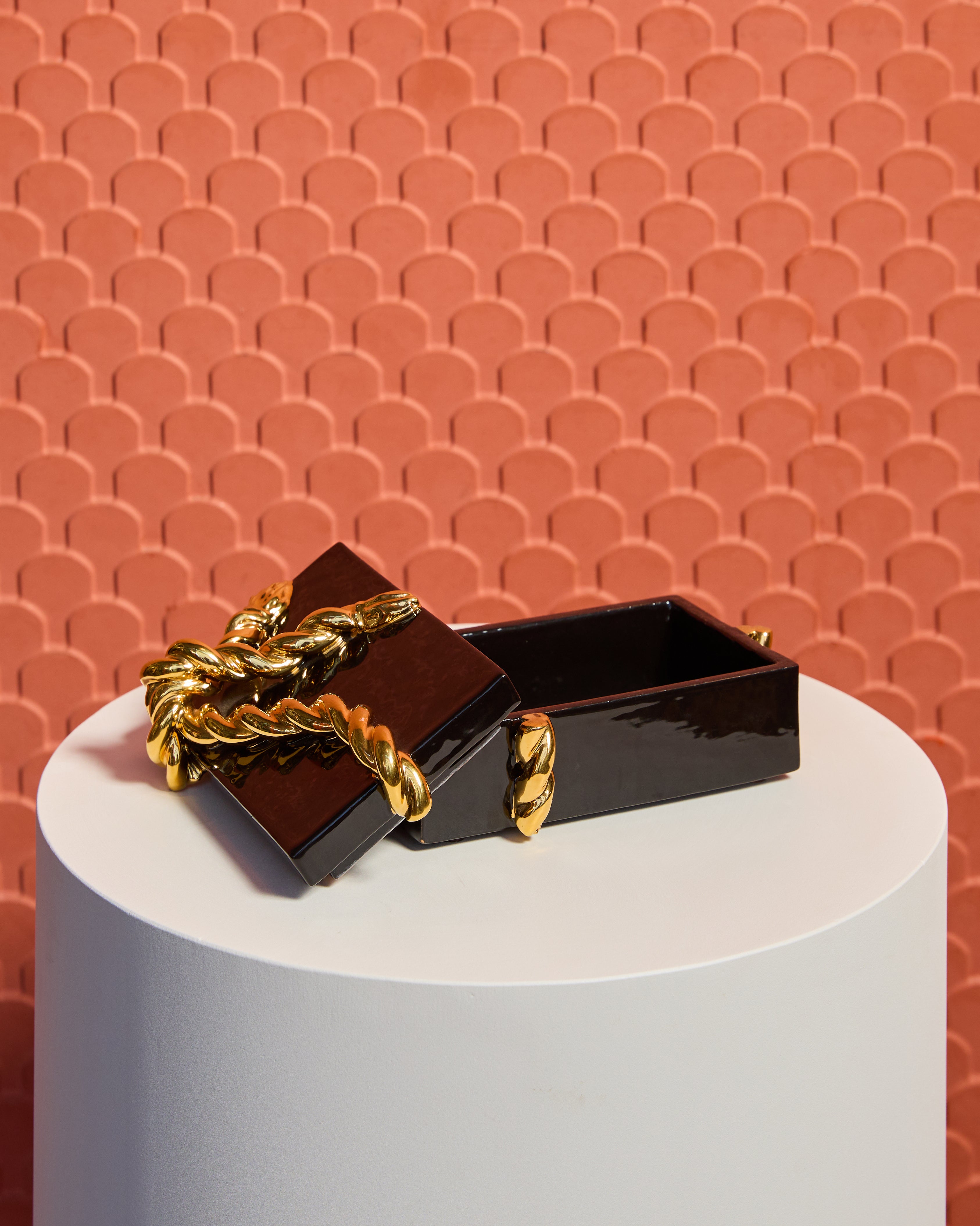 Box With Golden Rope S (Black)
