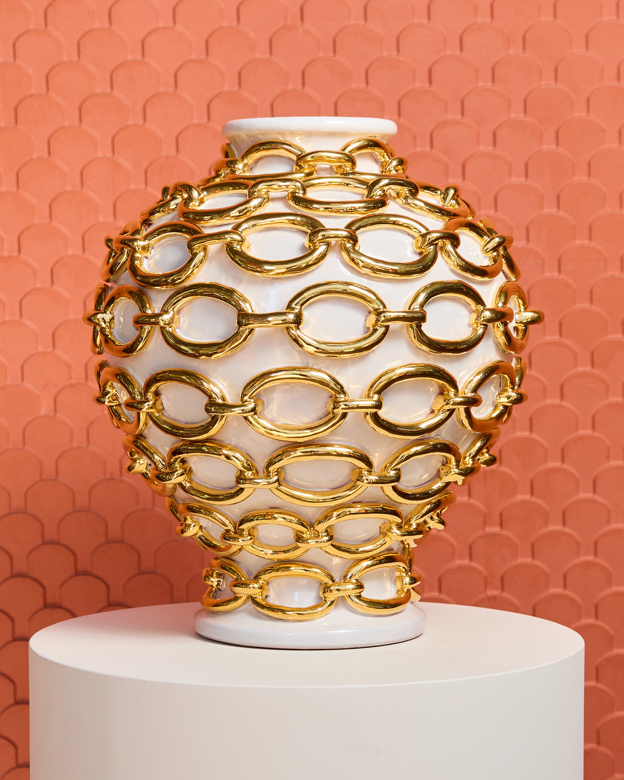 Large Vase With Golden Chain (White)