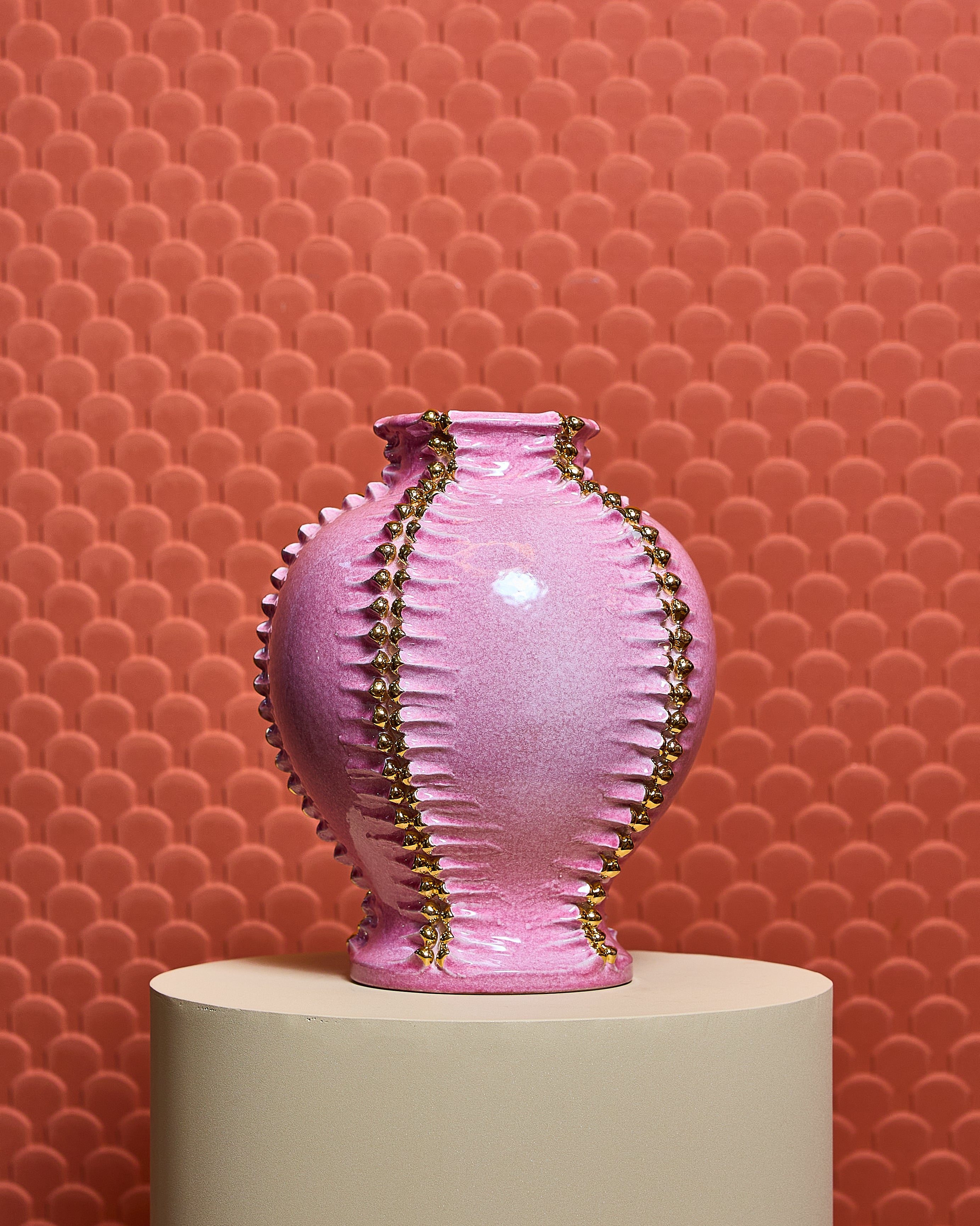 Kissing Pinecone Vase With Golden Details (Salmon pink)
